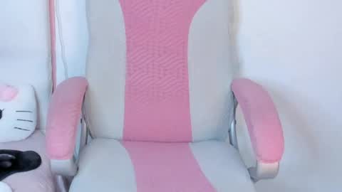 golden_issy online show from June 15, 2026, 12:24 am