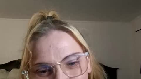 goldendoll1704 online show from June 8, 2026, 1:28 am