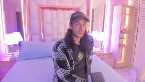 goldentemptation_ online show from July 18, 2026, 7:28 pm