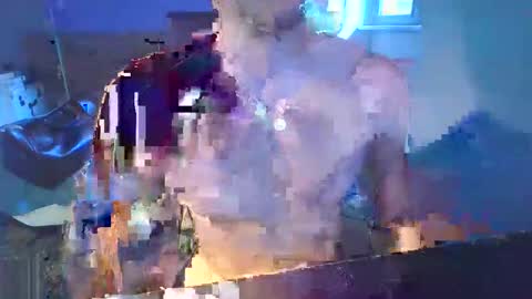 goura2000 online show from May 11, 2026, 6:27 pm