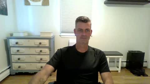 gudguy2025 online show from June 20, 2026, 4:32 pm