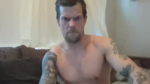gunnarssonbenni33 online show from April 23, 2026, 7:38 pm