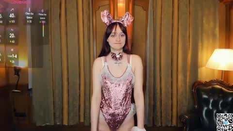 Kelly  Lilly online show from May 1, 2026, 8:13 pm