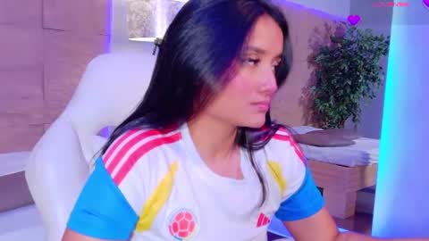hannahmonttgomery  Help me reach 100 Hands up online show from July 7, 2026, 5:06 pm