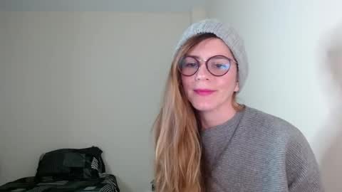 hanny_333 online show from January 13, 2025, 9:08 am