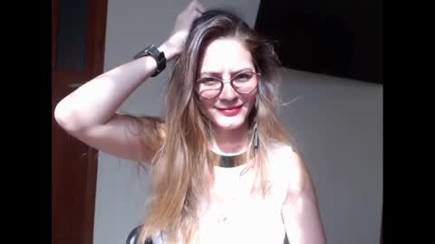 hanny_333 online show from February 5, 2025, 8:04 pm