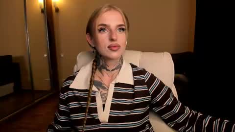 Julia online show from July 19, 2026, 5:22 am