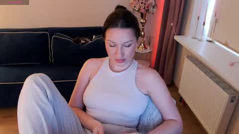 Heaven girl online show from April 29, 2026, 1:26 pm