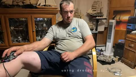 xxScubaStevexx online show from May 5, 2026, 4:42 am