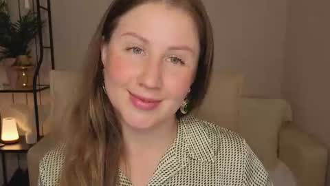 Snapshot of helens_lov chatting on June 29, 2026, 1:45 am Helen online show from June 29, 2026, 1:45 am
