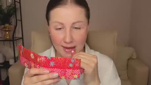 Snapshot of helens_lov chatting on July 19, 2026, 1:53 am Helen online show from July 19, 2026, 1:53 am
