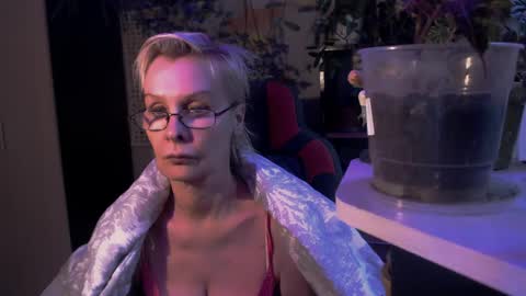 Helga online show from May 17, 2026, 3:26 am
