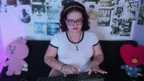 hellen online show from May 19, 2026, 3:57 am