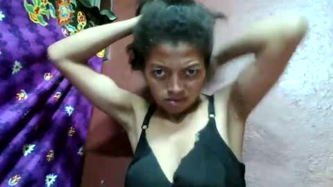 Snapshot of henitsaldy chatting on April 18, 2026, 7:07 pm henitsaldy online show from April 18, 2026, 7:07 pm