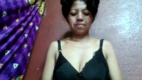 Snapshot of henitsaldy chatting on April 19, 2026, 8:13 am henitsaldy online show from April 19, 2026, 8:13 am
