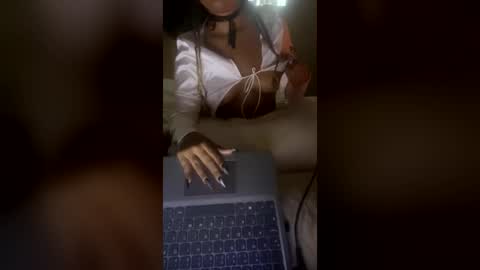 hnyblacklili online show from July 26, 2026, 2:53 am