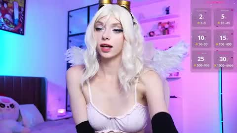 Holli online show from July 2, 2026, 11:49 am