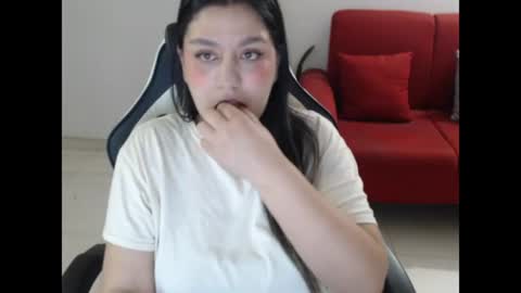 Itzel online show from July 18, 2026, 2:05 am