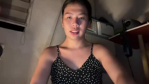 holly_wyn online show from July 7, 2026, 11:47 am