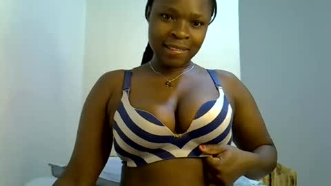 holy_ebony online show from July 24, 2026, 6:39 pm