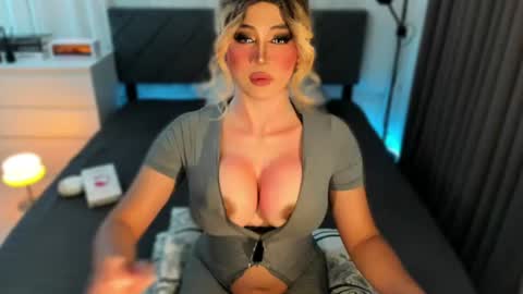 Miss Gia online show from July 2, 2026, 1:27 am