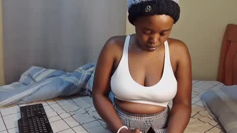 honey_caddy online show from June 27, 2026, 2:49 am
