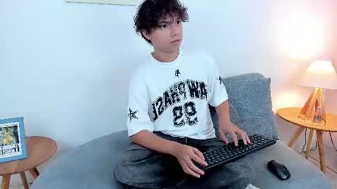 honeymoon_sariel online show from June 18, 2026, 1:59 pm