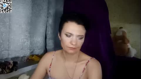 hotmamaqueen234 online show from June 17, 2026, 11:49 pm