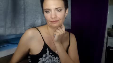 hotmamaqueen234 online show from July 23, 2026, 1:58 am