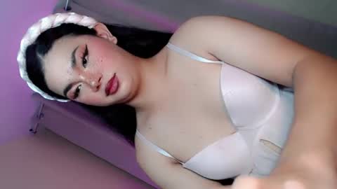 hotsiren101 online show from July 30, 2026, 5:17 am