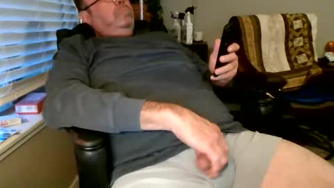 Snapshot of hottop_1981 chatting on April 24, 2026, 1:41 am Hottop 1981 online show from April 24, 2026, 1:41 am