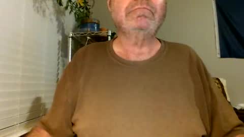 Snapshot of hottop_1981 chatting on April 30, 2026, 2:29 am Hottop 1981 online show from April 30, 2026, 2:29 am