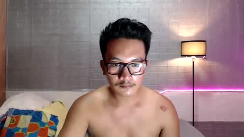 hunkylloyd online show from May 3, 2026, 7:03 am