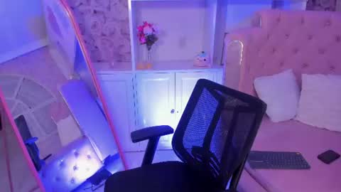 Lucas online show from July 29, 2026, 4:54 am
