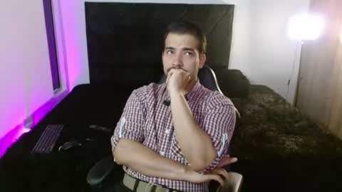 Ian Davis online show from July 11, 2026, 4:32 pm