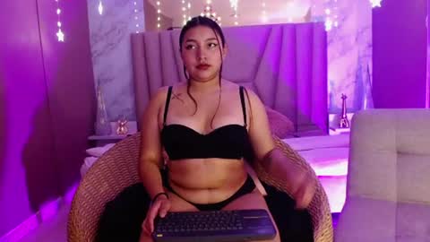Snapshot of incredible_foxxy chatting on June 25, 2026, 4:23 am incredible_foxxy online show from June 25, 2026, 4:23 am