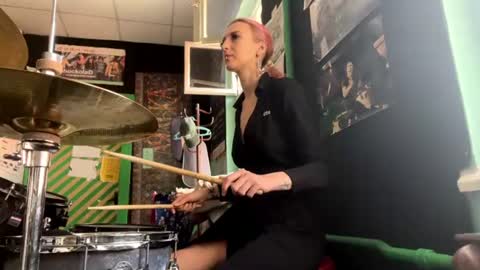 ingridmayer online show from July 22, 2026, 1:25 pm