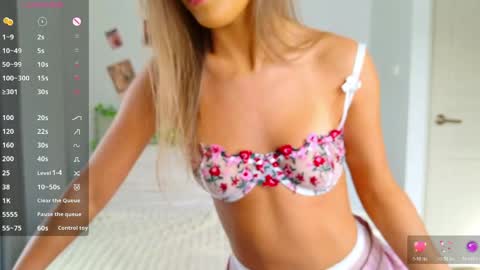 Mila Reef online show from May 12, 2026, 1:03 am