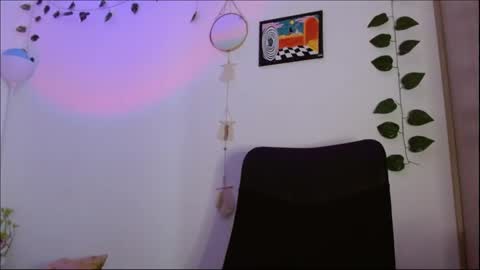 Snapshot of internetxdoll chatting on December 7, 2024, 2:31 am Call me Avri thumps up 666 help pls..Dont forget to smile online show from December 7, 2024, 2:31 am