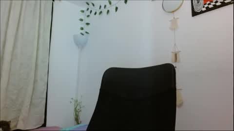 Snapshot of internetxdoll chatting on December 19, 2024, 2:56 am Call me Avri thumps up 666 help pls..Dont forget to smile online show from December 19, 2024, 2:56 am