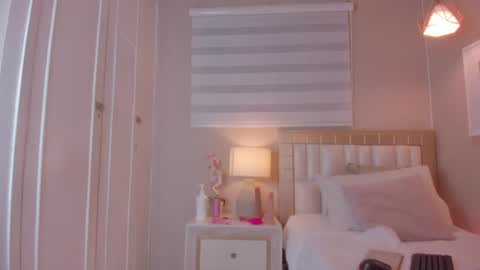 isabela__x online show from July 24, 2026, 11:41 am