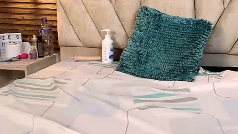 isabella_luxet online show from June 10, 2026, 3:22 pm