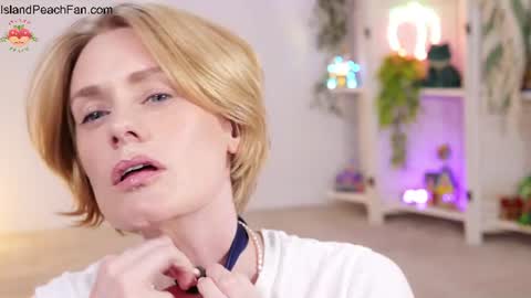 Lou  Peaches online show from June 25, 2026, 8:02 pm