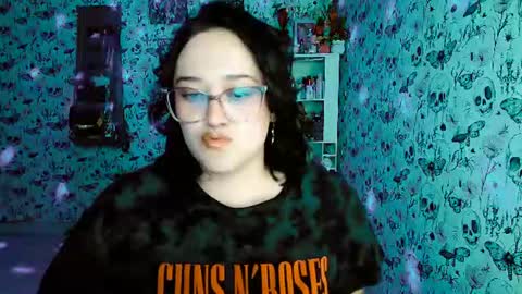 Yiz online show from July 4, 2026, 4:40 am
