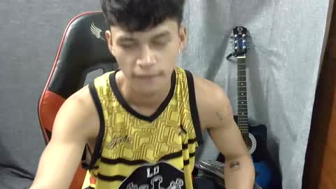 itzme_john online show from May 4, 2026, 1:01 am