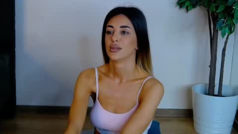 Snapshot of ivylustt chatting on June 10, 2026, 5:39 am IvyLustt online show from June 10, 2026, 5:39 am