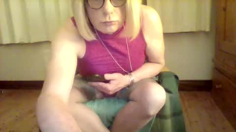 izzy_mchoney online show from May 15, 2026, 11:23 pm