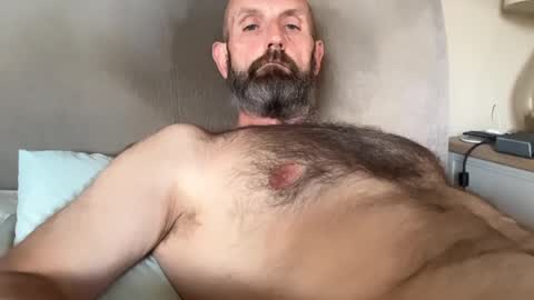 izzysboytoy1 online show from June 25, 2026, 6:23 pm