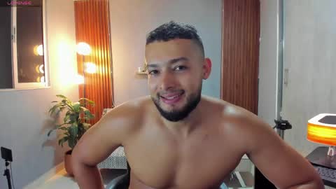 Calix  Independient model Insta and twt Calixsnake online show from May 5, 2026, 11:57 pm