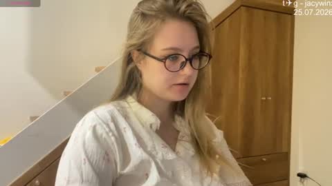 jacywinslat online show from July 25, 2026, 12:03 pm